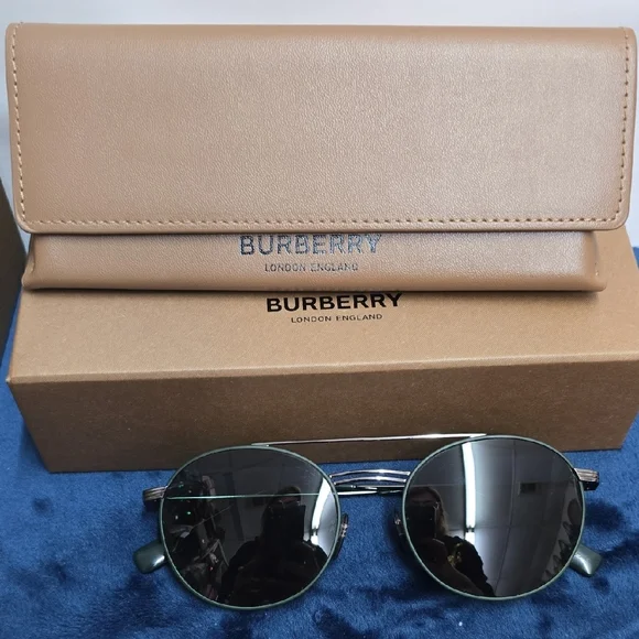 Burberry sunglasses - Picture 9 of 10